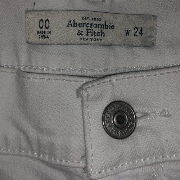 White Abercrombie & Fitch shorts - Picture 4 of 4